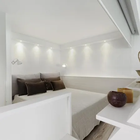 - 7 Flat Apartment *